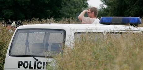 Policisté vyetují od soboty nález lidského tla. To bylo v kufru, který plaval na hladin jednoho z jezer u Tovaova na Perovsku. (Ilustraní snímek)