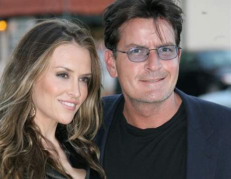 Charlie Sheen a Brooke Muellerová