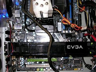 Skuten GeForce 9800GX2 v potai