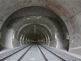 Nov spojen - severn tunel u vchodnho portlu