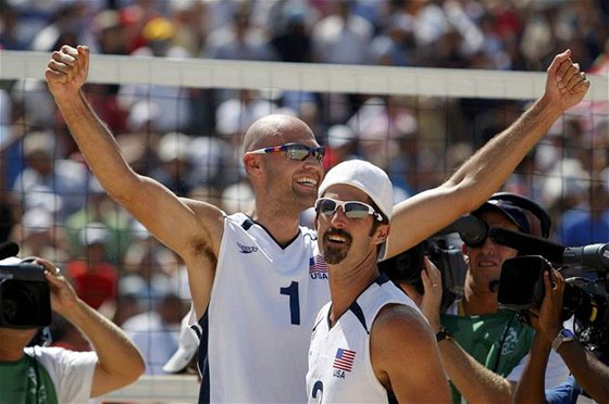Phil Dalhausser (vlevo) a Todd Rogers.