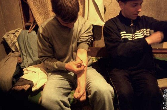 Mezi zákazníky zadrené dealerky drog byli mladí lidé - nejmladí ml patnáct let. Ilustraní foto.
