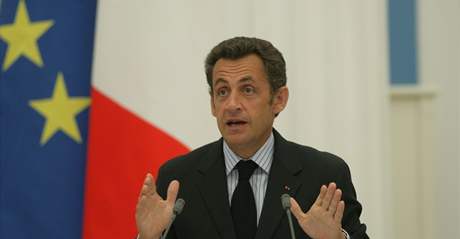 Mimoádnou unijní schzku svolal francouzský prezident Nicolas Sarkozy.