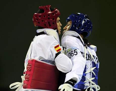 Finále olympijského turnaje v taekwondu, Nikpai (vpravo) a poraený Juan Antonio Ramos