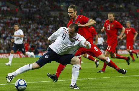 Anglie - esko, Rooney (vlevo), Polák