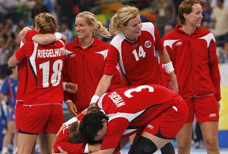 Házenkáky Norska se radují z postupu do finále.