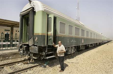 Husajnv vlak se po ticeti letech vrátí na iráckou eleznici. Luxusní soupravou se budou vozit obyejní Iráané.
