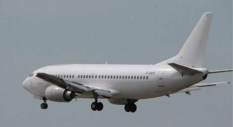 Boeing 737 Titan Airways - letit Ruzyn - letadlo - aerolinie - aerolinky