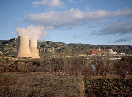 Atomové elektrárny nezatují ovzduí, íká védský premiér Fredrik Reinfeldt (Ilustraní foto)