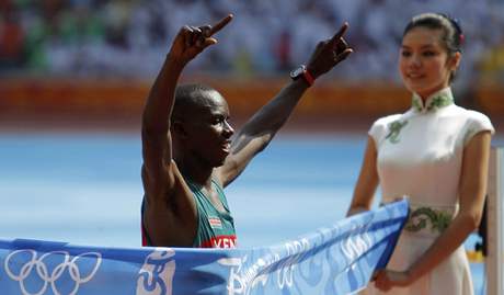 Vítz maratonu: Samuel Wansiru z Keni