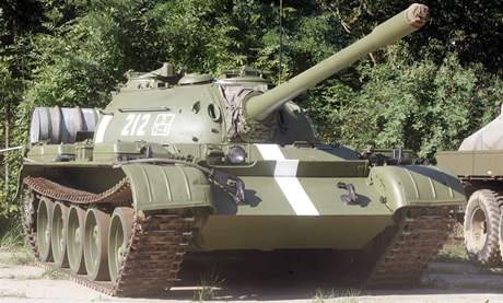 Tank 212 bude vystaven dnes od dnení noci ped budovou Národního muzea jako pipomínka invaze v roce 1968.