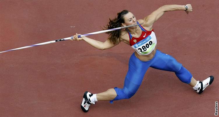 Otpaka Barbora potáková práv posledním hodem získala olympijské zlato.