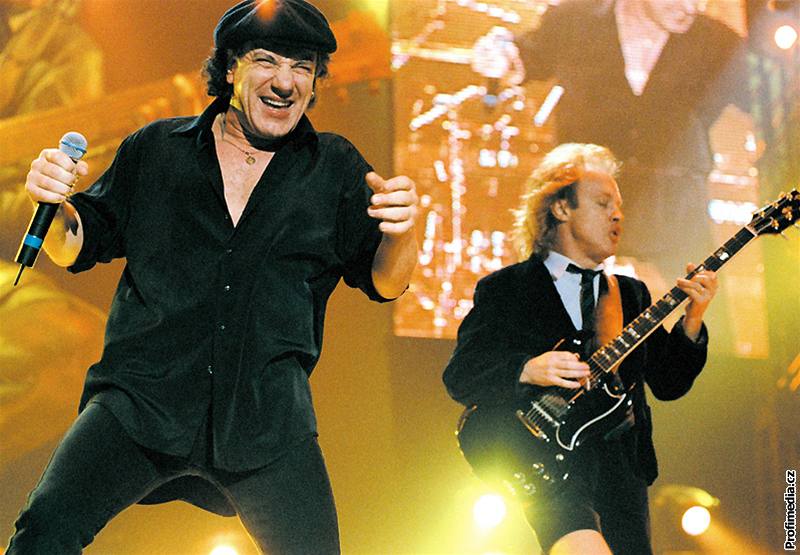 AC/DC - zpvák Brian Johnson a kytarista Angus Young