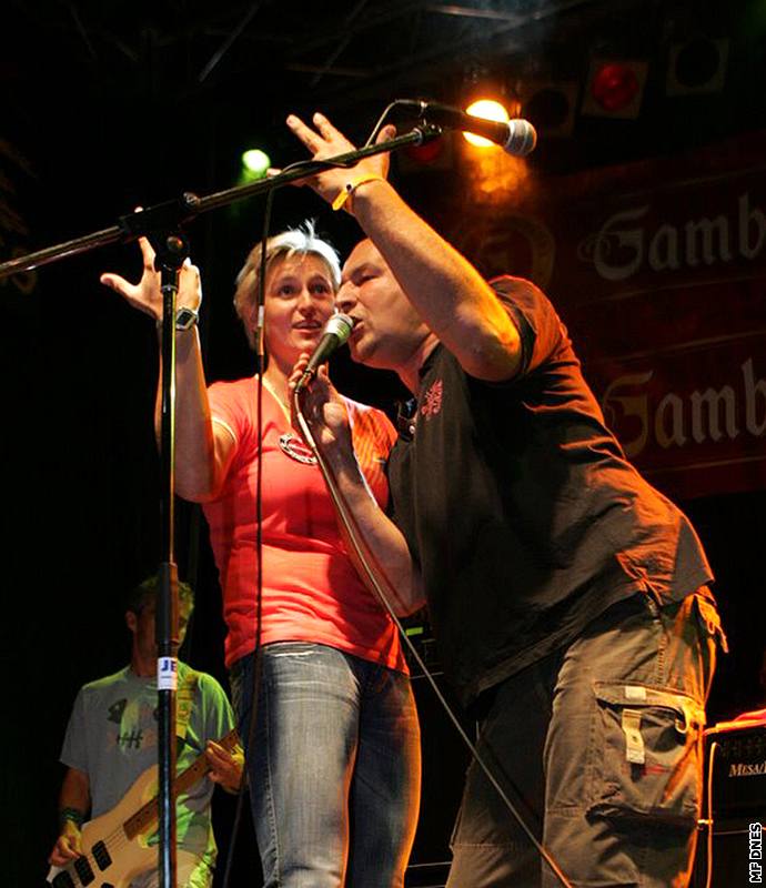 Rock na Valníku 2008 - Bára potáková a Lou Fanánek Hagen - Festival Rock na...