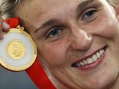 Barbora potáková se zlatou olympijskou medailí.