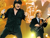 AC/DC - zpvk Brian Johnson a kytarista Angus Young