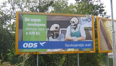Billboard ODS pomaloval v Brn sprejer lebkami