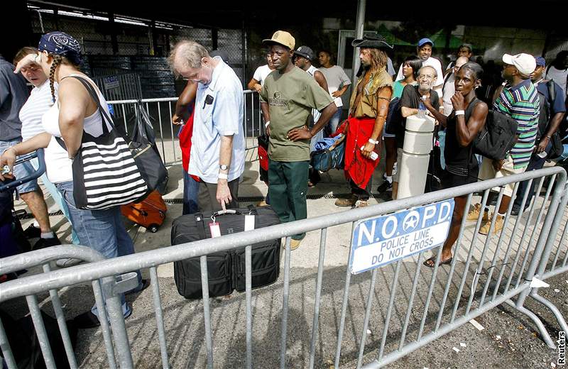 Obyvatelé New Orleans utíkají kvli hurikánu Gustav z msta.