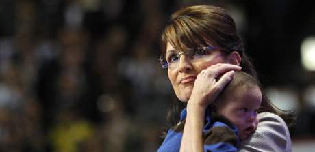 Sarah Palinov se synem Trigem na republiknskm sjezdu v Minnesot (3. z 2008)