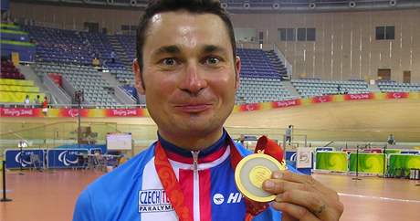 Cyklista Ji Jeek se zlatou medail