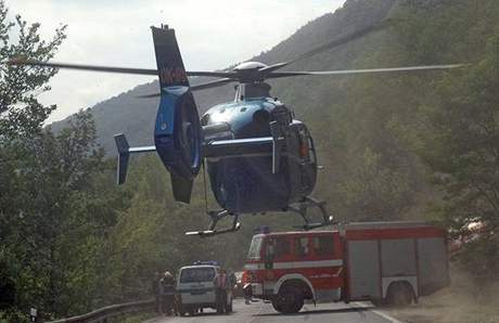 Zrannou enu transportoval do nemocnice vrtulník. Ilustraní foto.