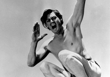 Johnny Weissmüller byl v roce 1936 prvním Tarzanem, který na filmovém plátn promluvil