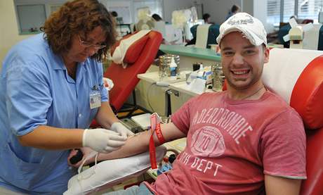 Hokejist Komety darovali krev
