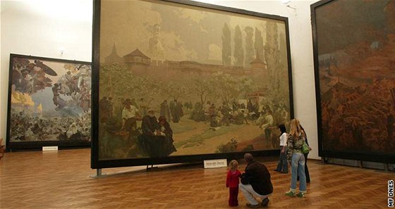 Expozice Muchovy Slovanské epopeje na zámku v Moravském Krumlov
