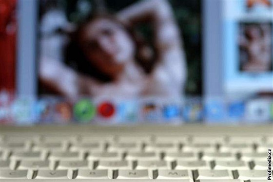 Chlapci hrozí soud kvli peposlání pornosnímku e-mailem. Ilustraní foto