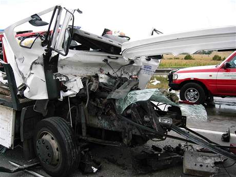 Nehoda kamion na dálnici D1 u Velké Bítee (4.9.2008)