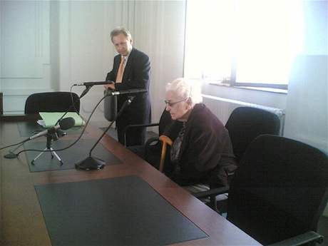 Ludmila Broov-Polednov u plzeskho soudu (9.9.2008)