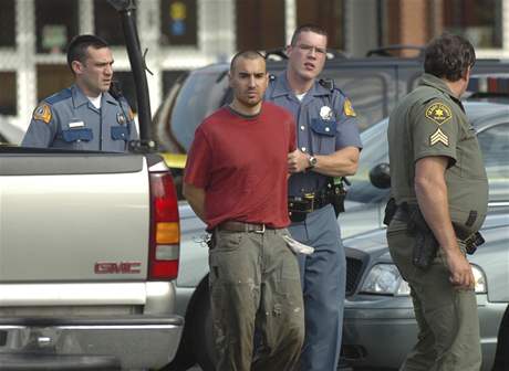 Policie ve stát Washington zatkla Isaaka Zamoru, který je podezelý , e zastelil est lidí.
