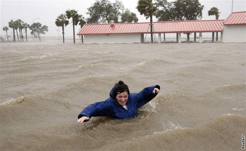 Nkteré ásti New Orleansu zaplavila voda.
