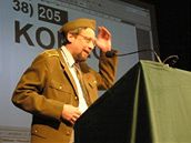 Jan Šlechta má podle všeho legraci rád. Takto se přistrojil, když v únoru 2007 diskutoval o stavbě amerického radaru v Česku. Jan Šlechta má podle všeho legraci rád. Takto se přistrojil, když v únoru 2007 diskutoval o stavbě amerického radaru v Česku.