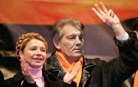 Juenko a  Tymoenková byli v dob oranové revoluce spojenci. Ilustraní foto