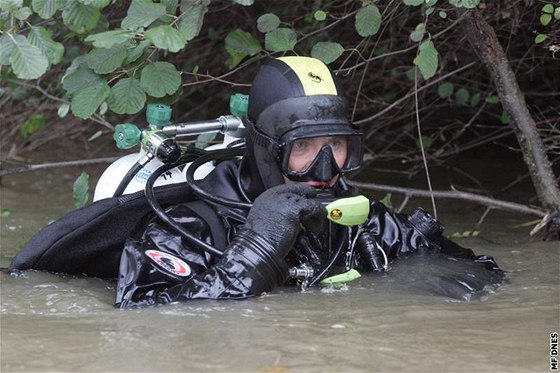 Policie prohledává asi 20kilometrový úsek Váhu. Ilustraní foto.