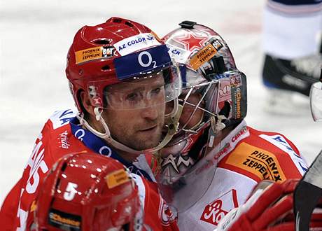 DOBOJOVÁNO. Jaroslav Bedná se raduje, Slavia po dvou prohrách zabrala.