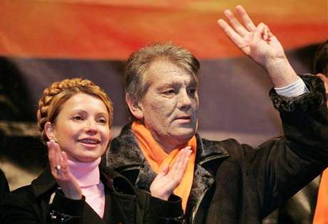 Tymoenková a Juenko bhem oranové revoluce v prosinci 2004.