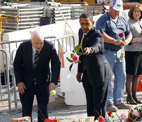 Obama i McCain se rozhodli pro tento den peruit svou kampa