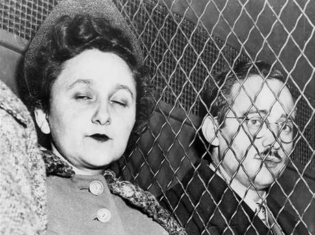 Julius a Ethel Rosenbergovi byli jediní Ameriané popravení za pioná