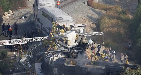 Nehoda osobnho a nkladnho vlaku u Los Angeles