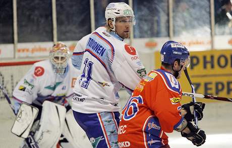 Finský obr Marko Toivonen i jeho krajan v chomutovské brance Lundell si zvykají na eskou první ligu.