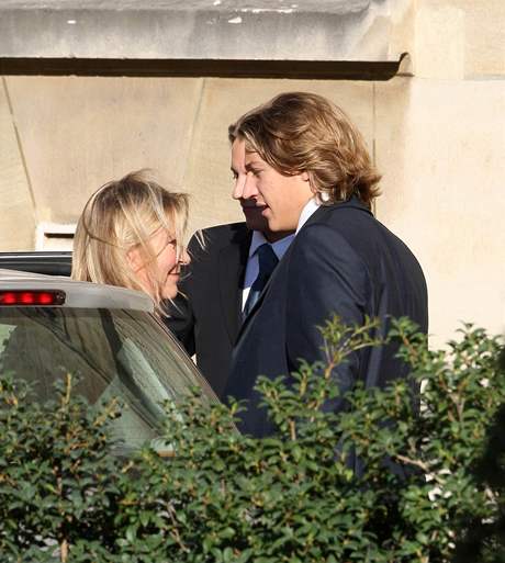 Jean Sarkozy, syn francouzského prezidenta, s manelkou Jessikou Sebaounovou