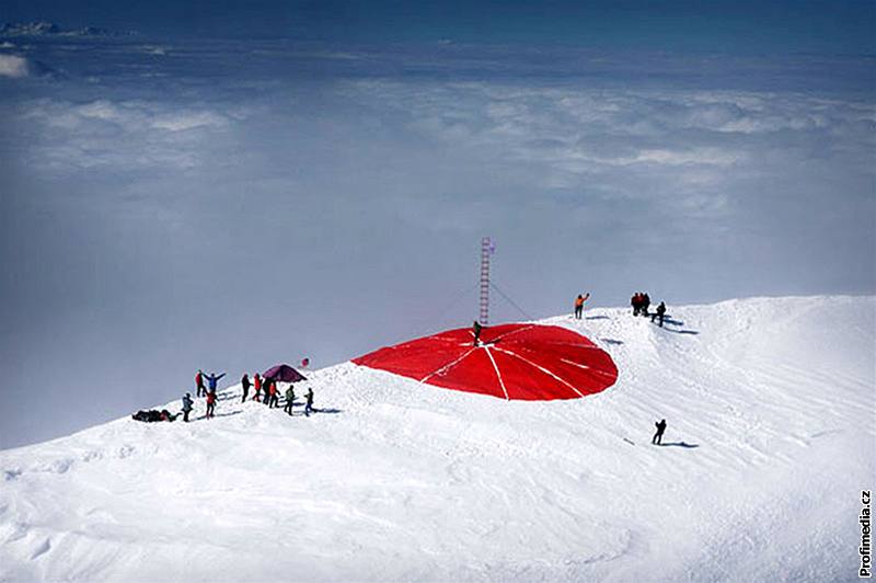Marco Evaristti - umlecký happening na vrcholu Mont Blanku