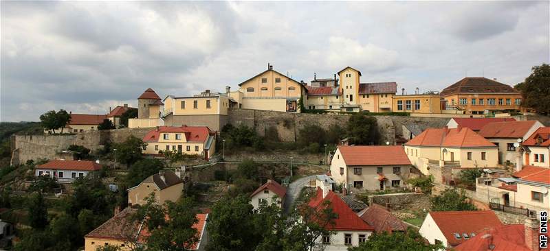 O osudu pivovaru Hostan v tsné blízkosti rotundy budou rozhodovat i obyvatelé...