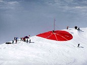 Marco Evaristti - umleck happening na vrcholu Mont Blanku