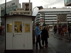 Berln, Checkpoint Charlie