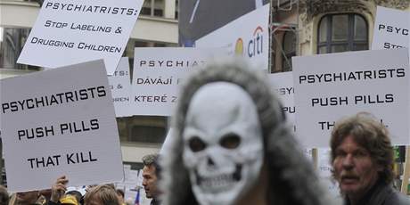Protestního pochodu Prahou se zúastnilo nkolik stovek píznivc scientologie.