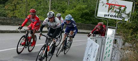 Tradiní cyklistický závod PrahaKarlovy Vary-Praha omezí dopravu na nkterých komunikacích v Praze 5 a 6. Ilustraní foto