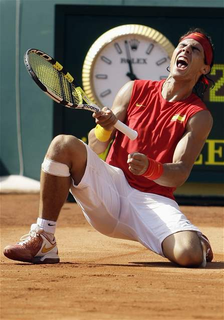 Davis Cup: panlský tenista Rafael Nadal se raduje z vítzství nad Andy Roddickem
